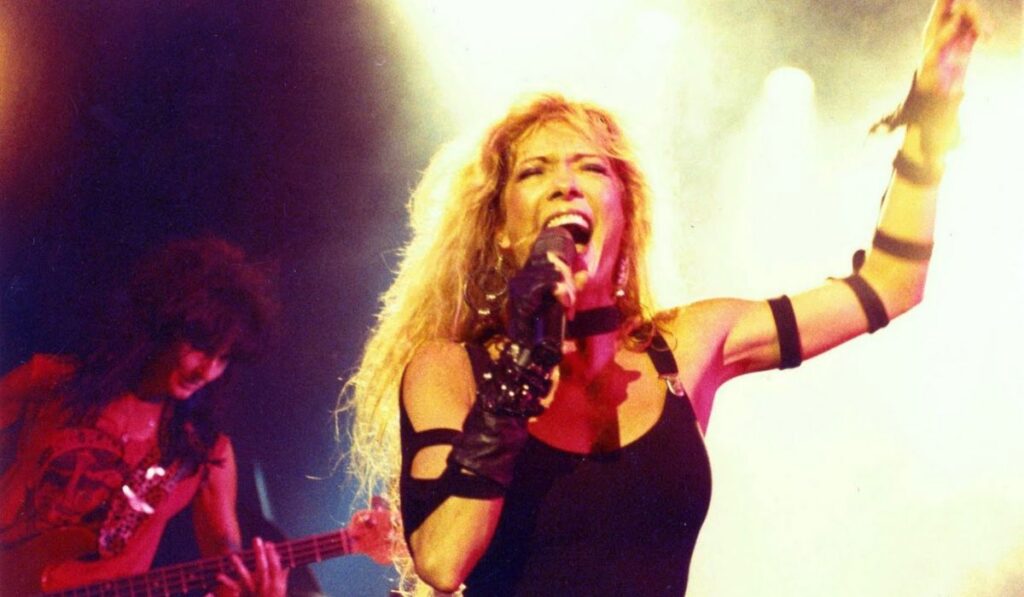 Emi Canyn Career